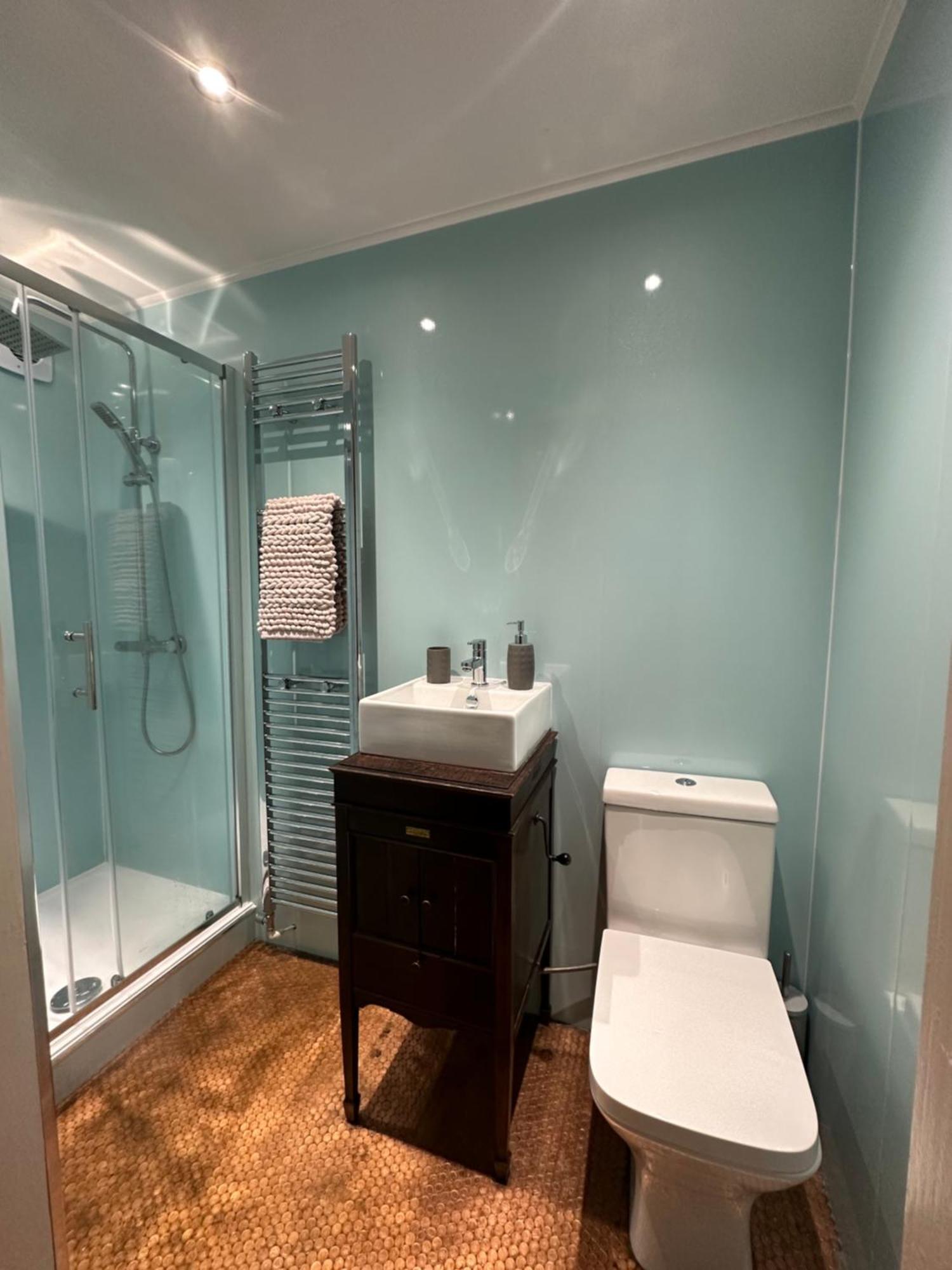 Quirky Apartment In Leith Edinburgh Exterior photo
